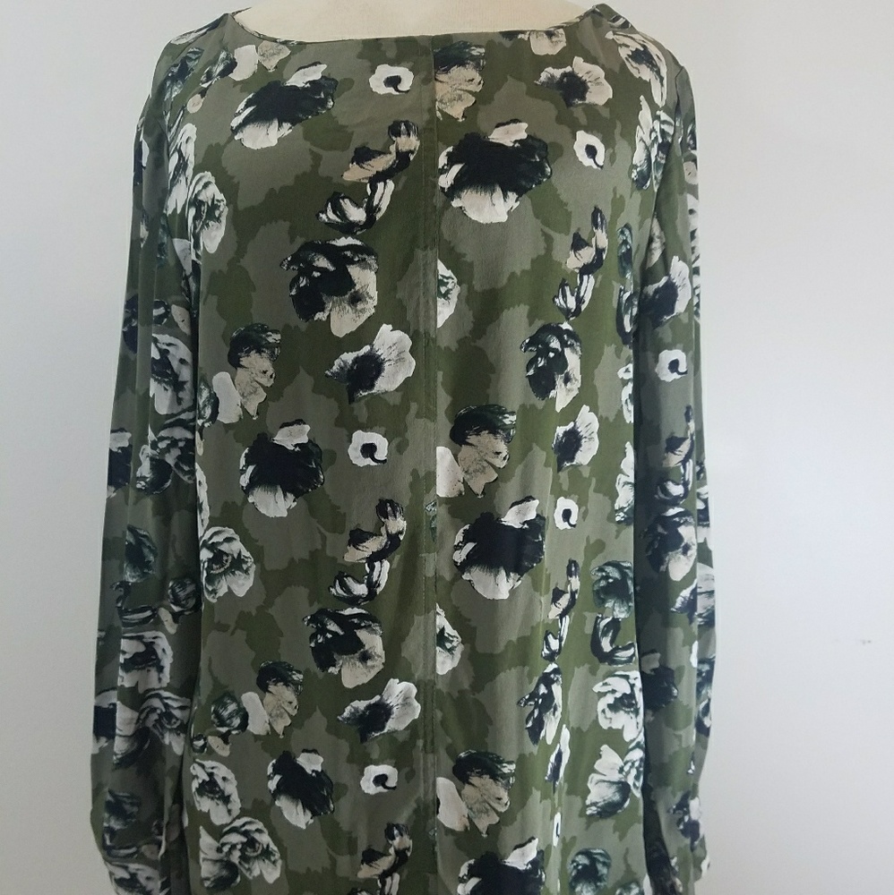 100% silk Banana Republic blouse S